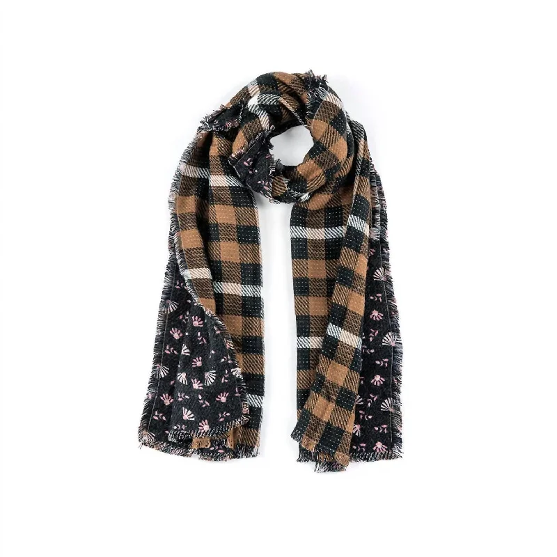 Yale Scarf In Black